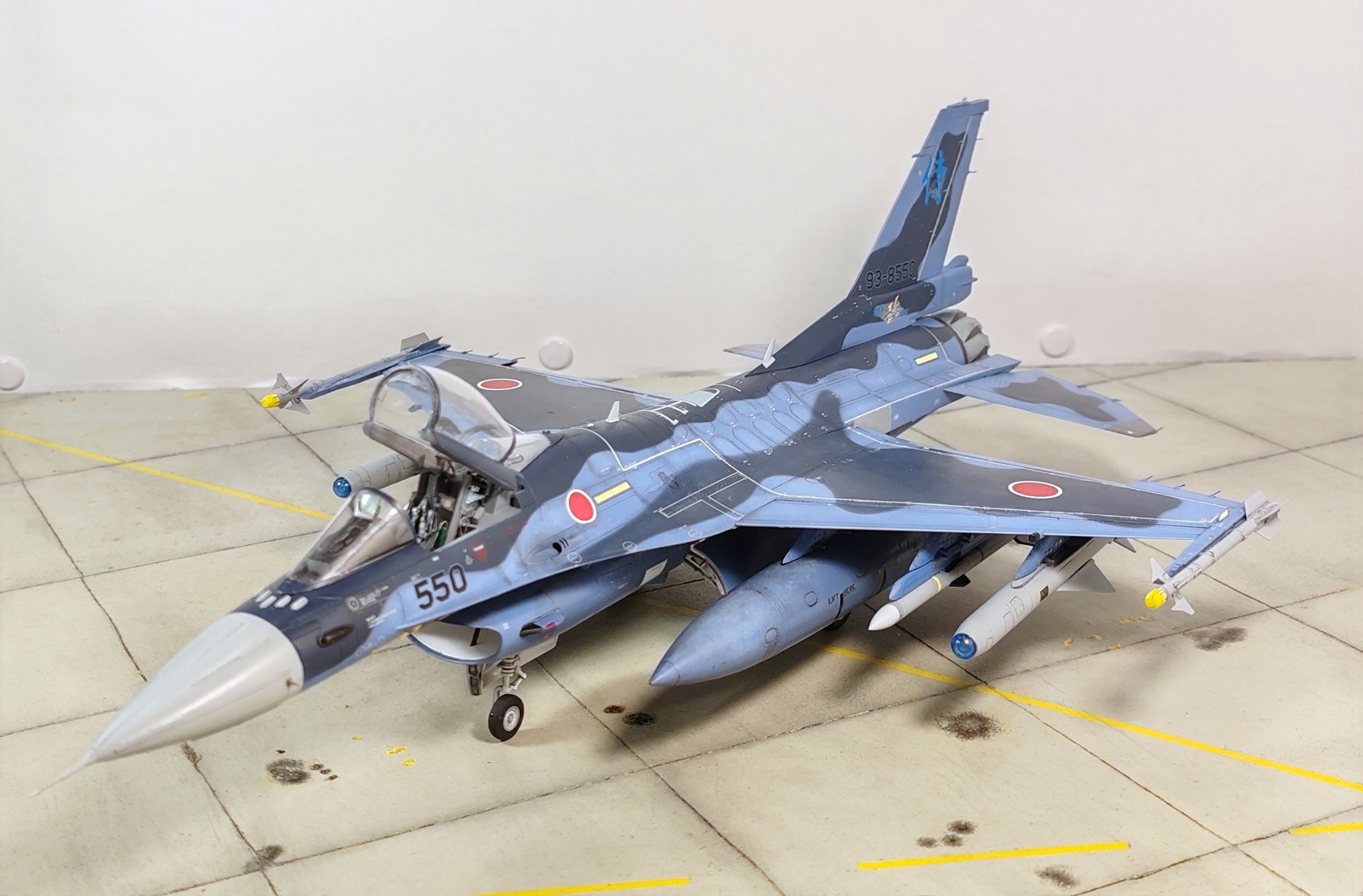 Mitsubishi F-2A © Enrico Bianchi - Click to magnify/shrink Mitsubishi F-2A, Kit Hasegawa, scala 1/48
